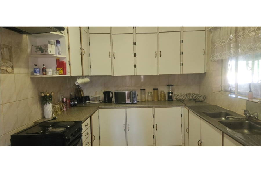 To Let 3 Bedroom Property for Rent in Riviera Northern Cape